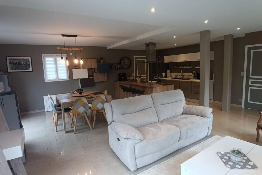 Grande Maison Entiere De 120M2 Epron Ngoại thất bức ảnh