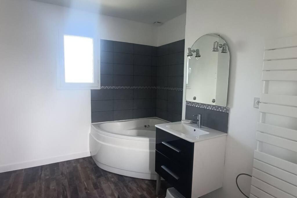 Grande Maison Entiere De 120M2 Epron Ngoại thất bức ảnh